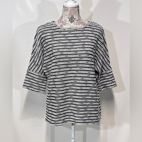 MAX STUDIO gray and black stripe knit sweater size M - Picture 1 of 15